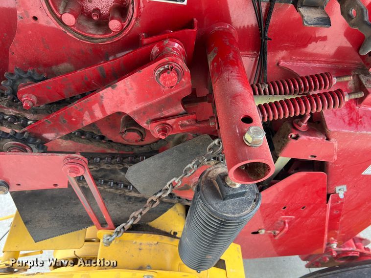 image for item KC9928 2012 New Holland BR7090  round baler