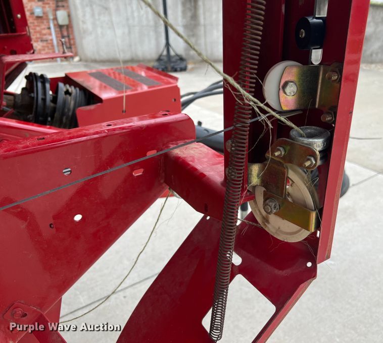 image for item KC9928 2012 New Holland BR7090  round baler