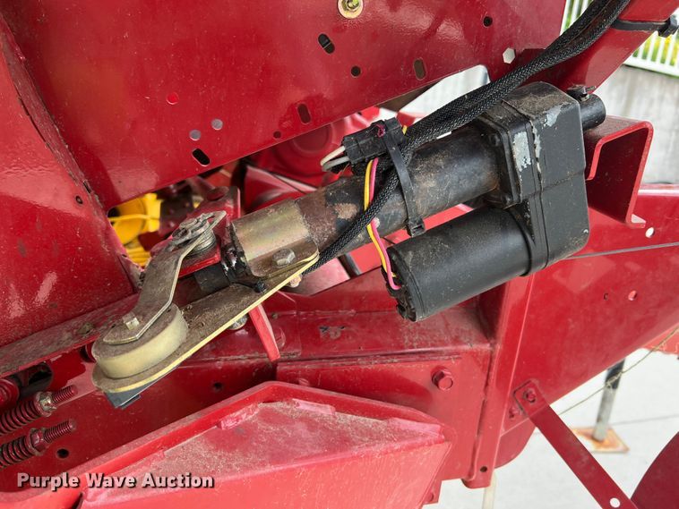 image for item KC9928 2012 New Holland BR7090  round baler