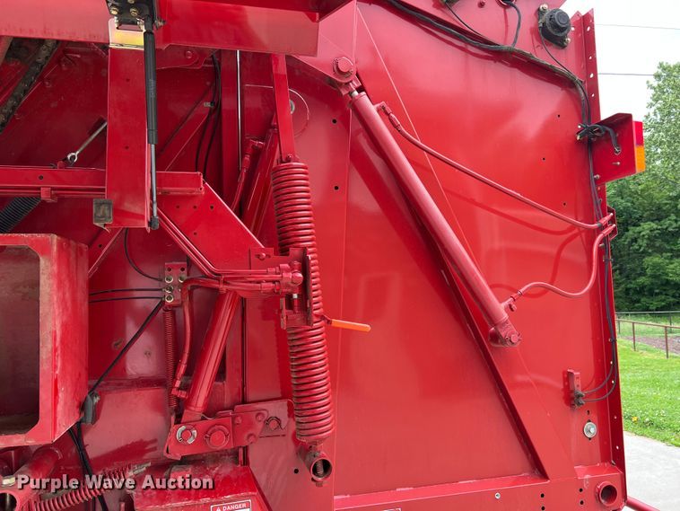 image for item KC9928 2012 New Holland BR7090  round baler