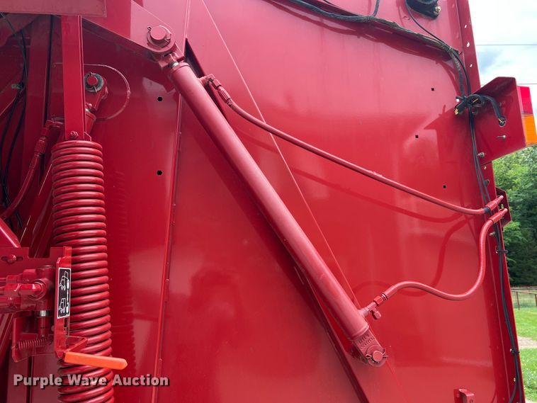 image for item KC9928 2012 New Holland BR7090  round baler