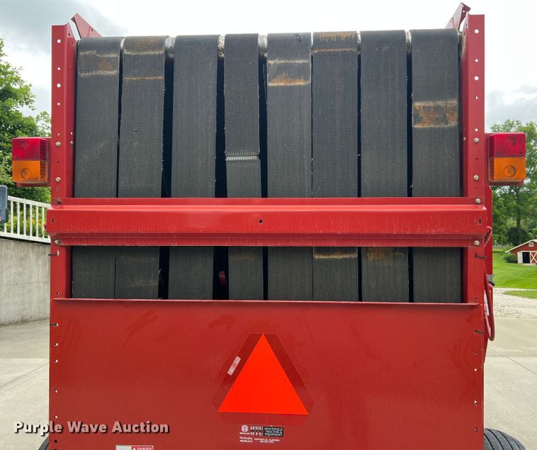 image for item KC9928 2012 New Holland BR7090  round baler