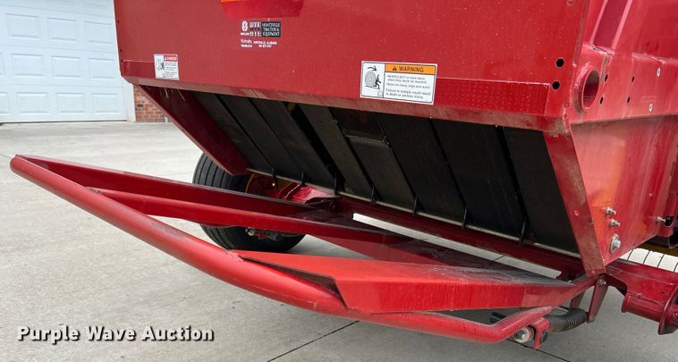 image for item KC9928 2012 New Holland BR7090  round baler