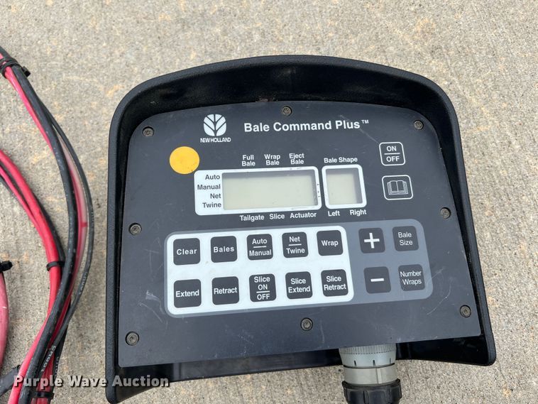 image for item KC9928 2012 New Holland BR7090  round baler