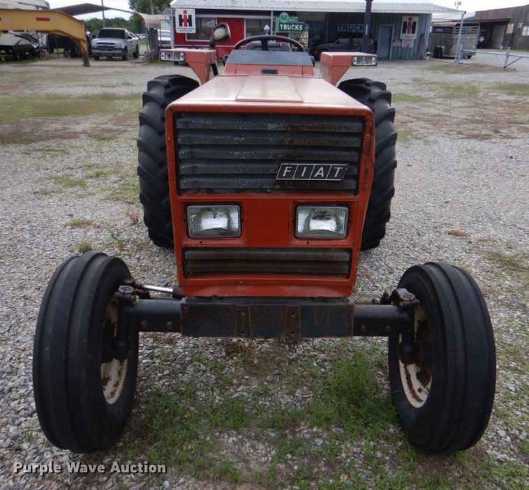 image for item KJ9902 Hesston 566  tractor