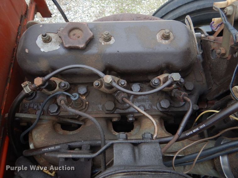 image for item KJ9902 Hesston 566  tractor