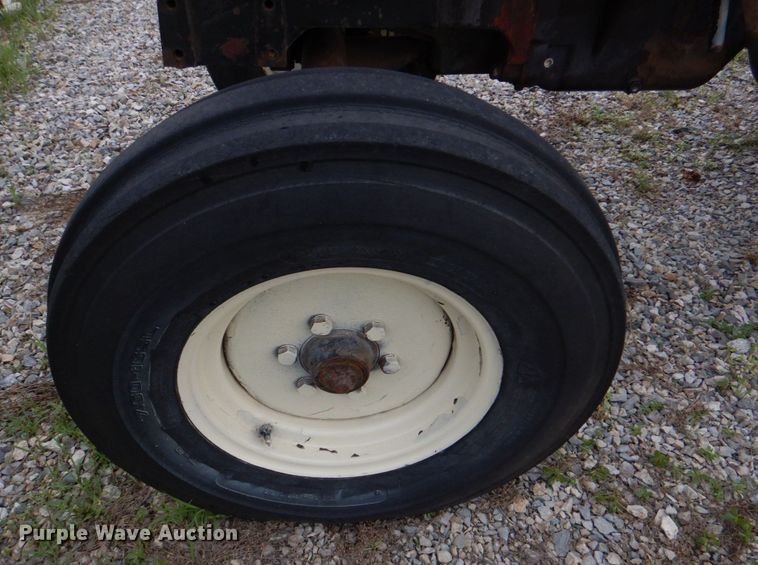 image for item KJ9902 Hesston 566  tractor