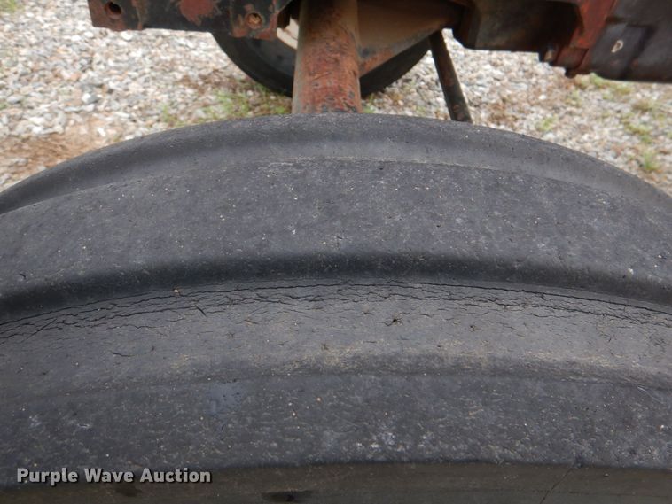 image for item KJ9902 Hesston 566  tractor