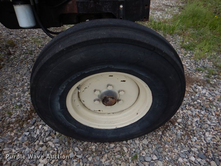 image for item KJ9902 Hesston 566  tractor