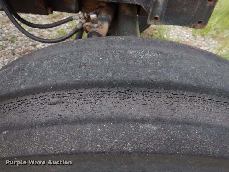 image for item KJ9902 Hesston 566  tractor