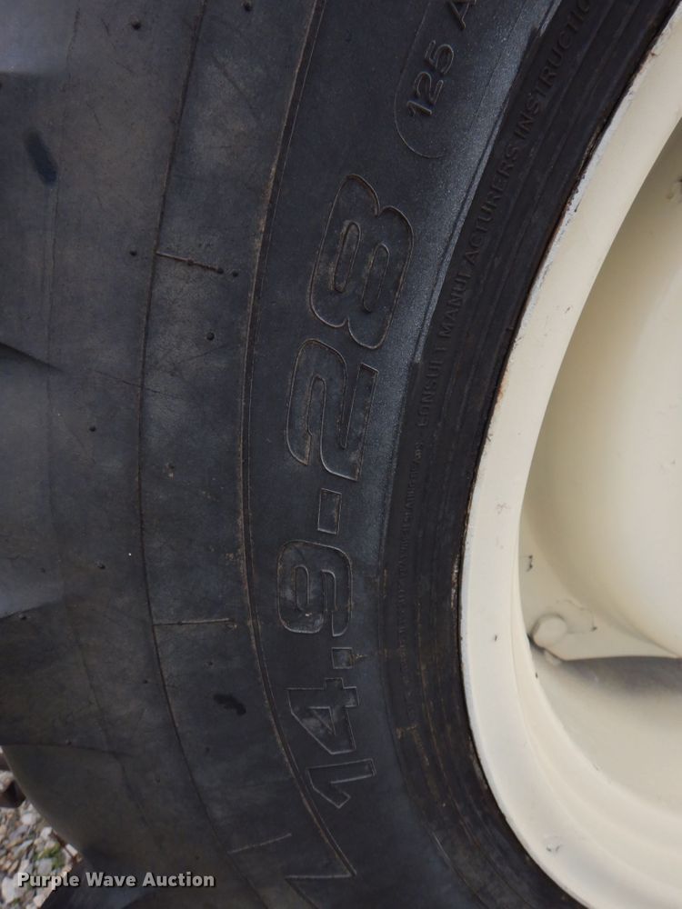 image for item KJ9902 Hesston 566  tractor