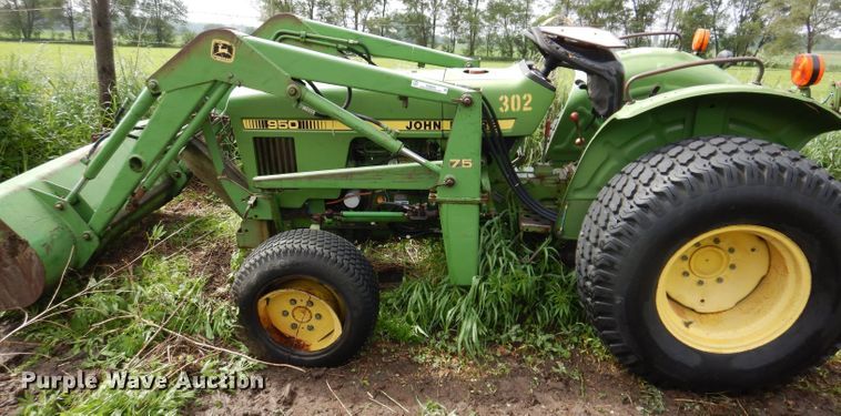 image for item KN9850 John Deere 950  MFWD tractor