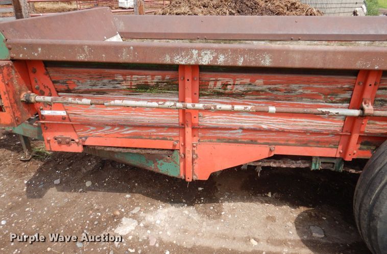 image for item KN9851 New Idea  manure spreader