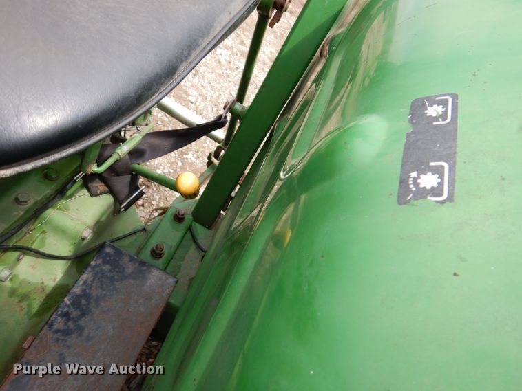 image for item KN9859 John Deere 950  MFWD tractor