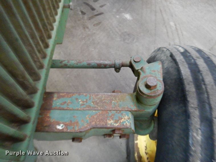 image for item KR9295 1980 John Deere 2940  tractor