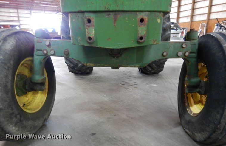 image for item KR9295 1980 John Deere 2940  tractor