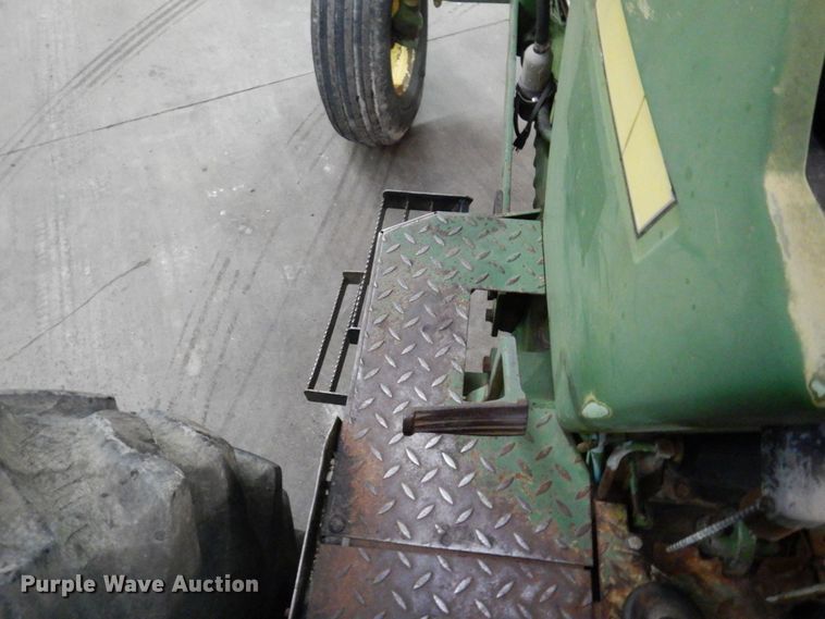 image for item KR9295 1980 John Deere 2940  tractor