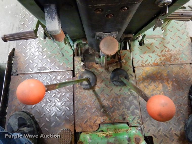 image for item KR9295 1980 John Deere 2940  tractor