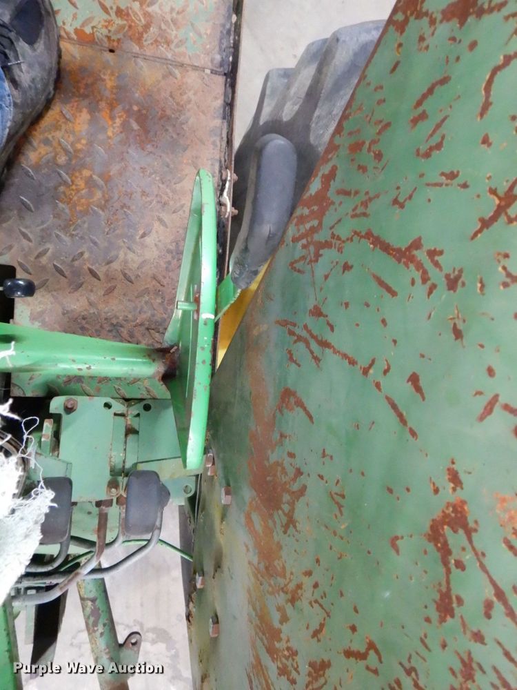 image for item KR9295 1980 John Deere 2940  tractor