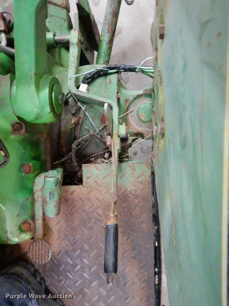 image for item KR9295 1980 John Deere 2940  tractor