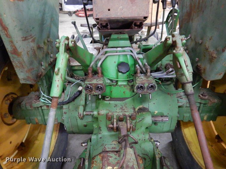 image for item KR9295 1980 John Deere 2940  tractor