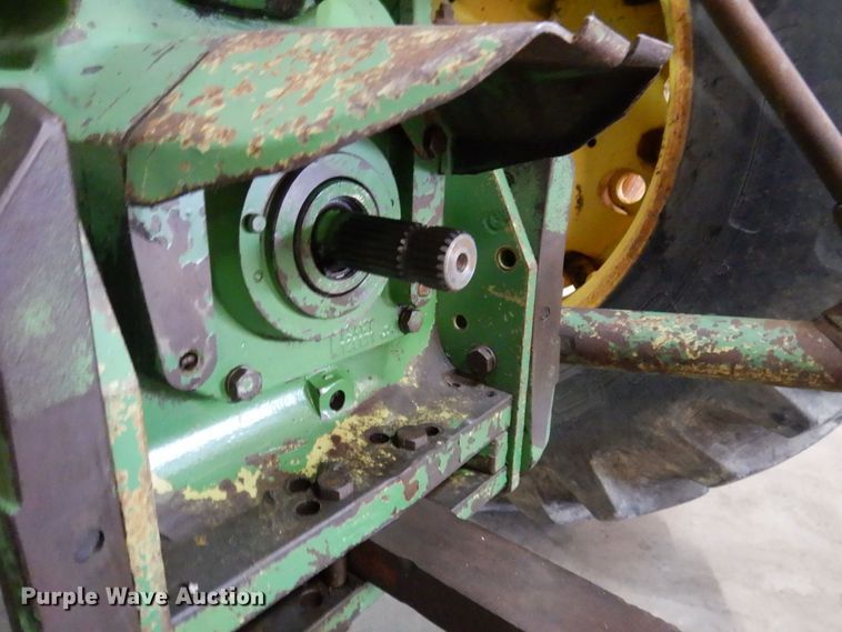 image for item KR9295 1980 John Deere 2940  tractor