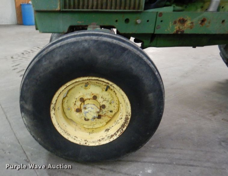 image for item KR9295 1980 John Deere 2940  tractor