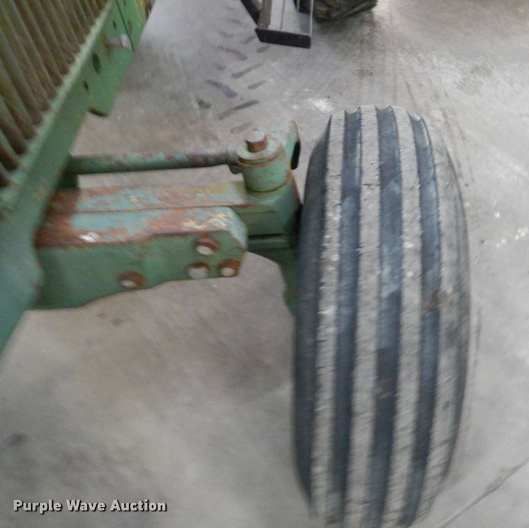 image for item KR9295 1980 John Deere 2940  tractor