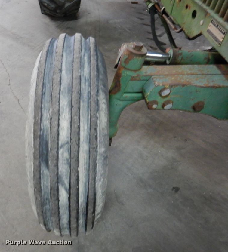 image for item KR9295 1980 John Deere 2940  tractor