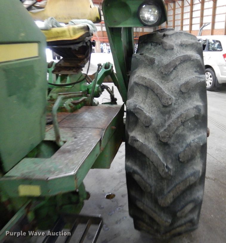 image for item KR9295 1980 John Deere 2940  tractor