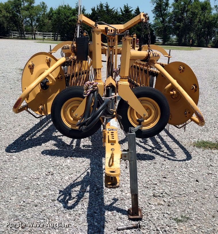 image for item LU9083 Vermeer R23A  hay rake