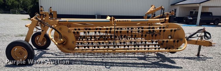 image for item LU9083 Vermeer R23A  hay rake