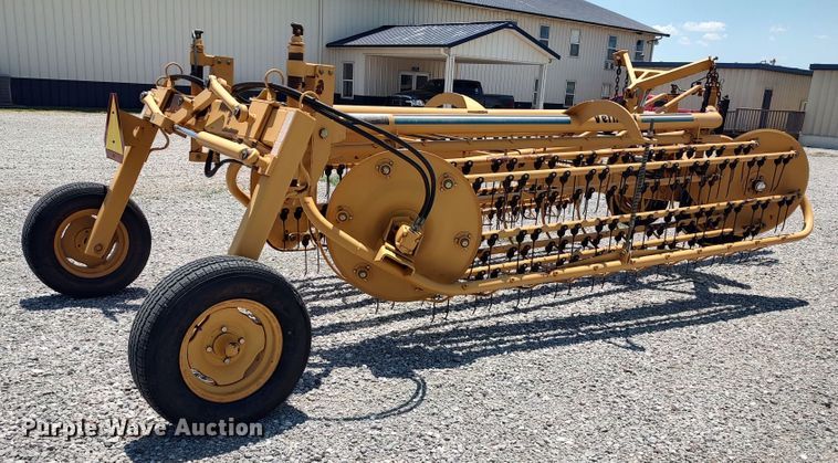 image for item LU9083 Vermeer R23A  hay rake