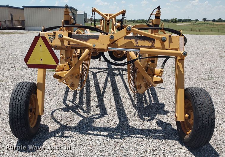image for item LU9083 Vermeer R23A  hay rake