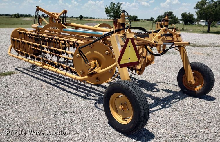 image for item LU9083 Vermeer R23A  hay rake