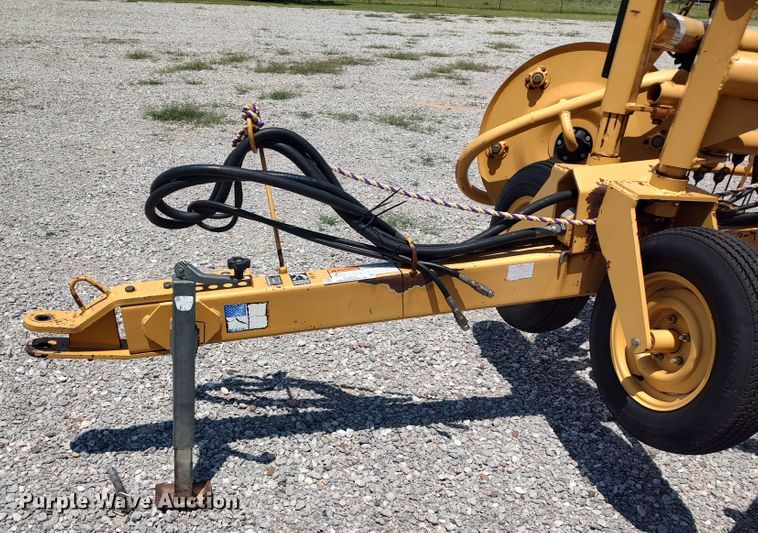 image for item LU9083 Vermeer R23A  hay rake