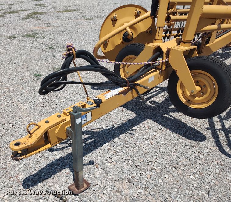 image for item LU9083 Vermeer R23A  hay rake