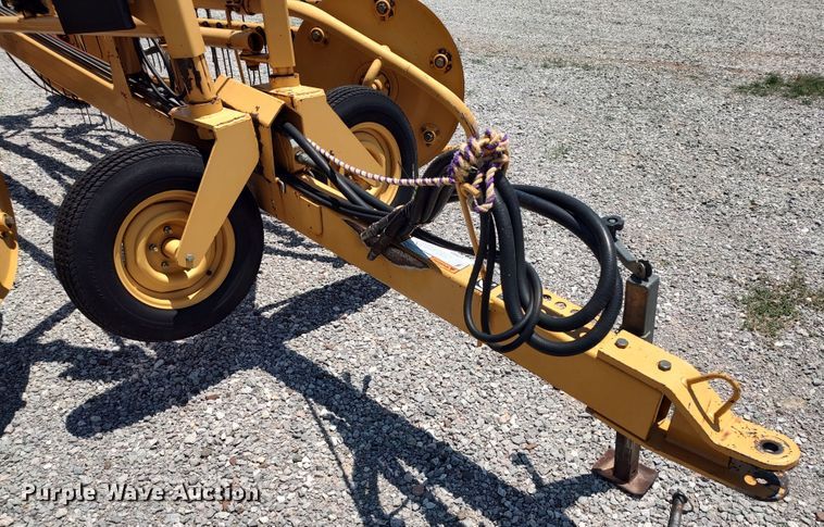 image for item LU9083 Vermeer R23A  hay rake