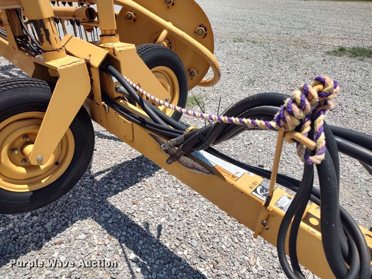 image for item LU9083 Vermeer R23A  hay rake