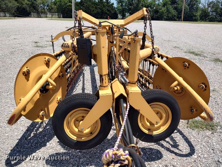 image for item LU9083 Vermeer R23A  hay rake