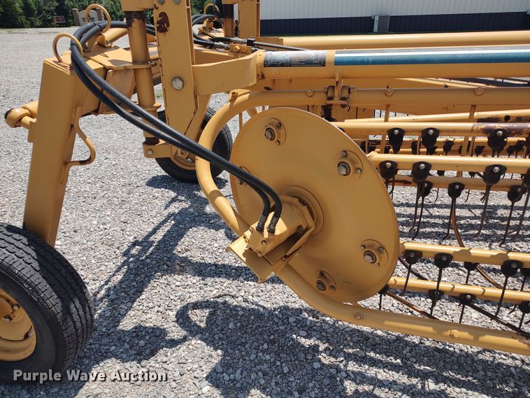 image for item LU9083 Vermeer R23A  hay rake