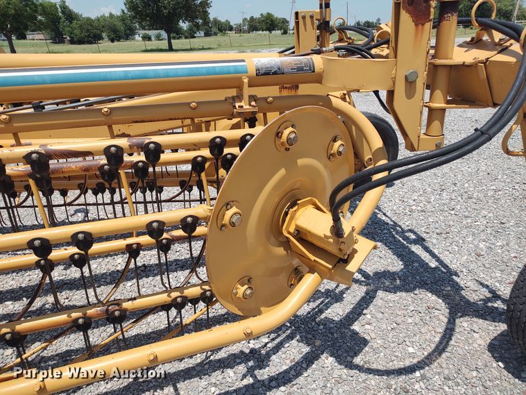 image for item LU9083 Vermeer R23A  hay rake