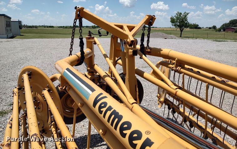 image for item LU9083 Vermeer R23A  hay rake