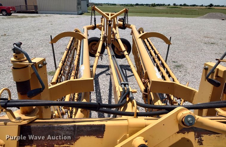 image for item LU9083 Vermeer R23A  hay rake