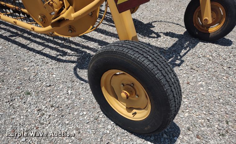 image for item LU9083 Vermeer R23A  hay rake