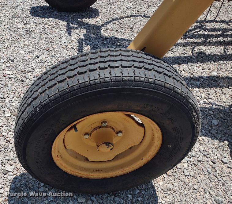 image for item LU9083 Vermeer R23A  hay rake