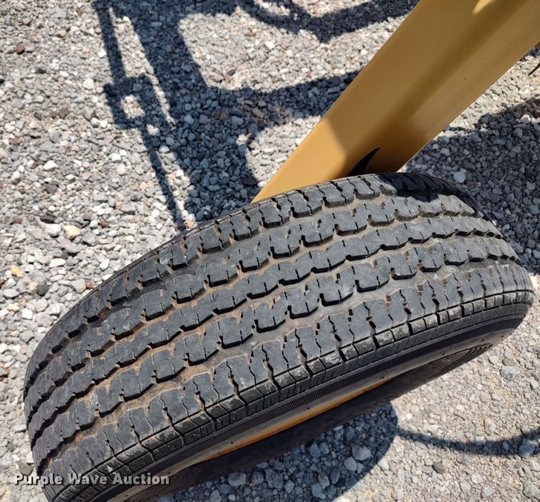 image for item LU9083 Vermeer R23A  hay rake