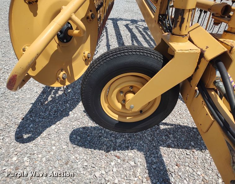 image for item LU9083 Vermeer R23A  hay rake