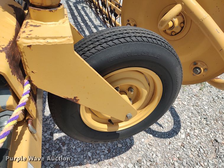 image for item LU9083 Vermeer R23A  hay rake