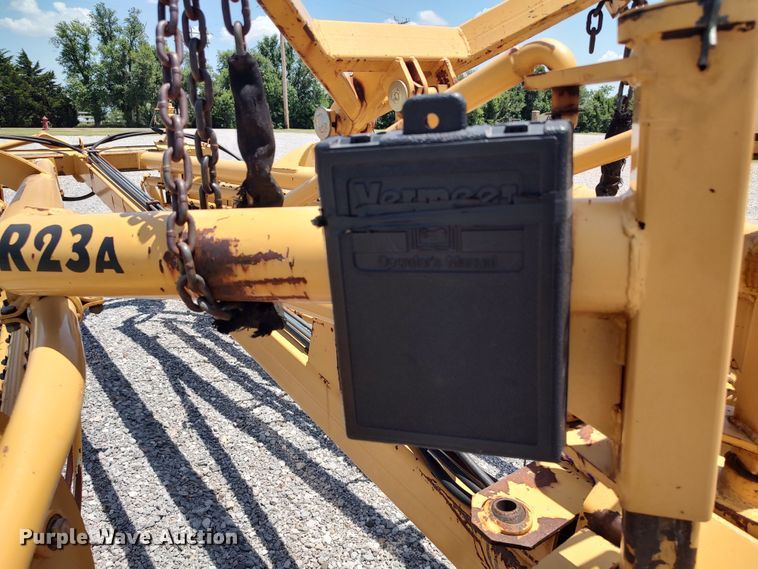 image for item LU9083 Vermeer R23A  hay rake